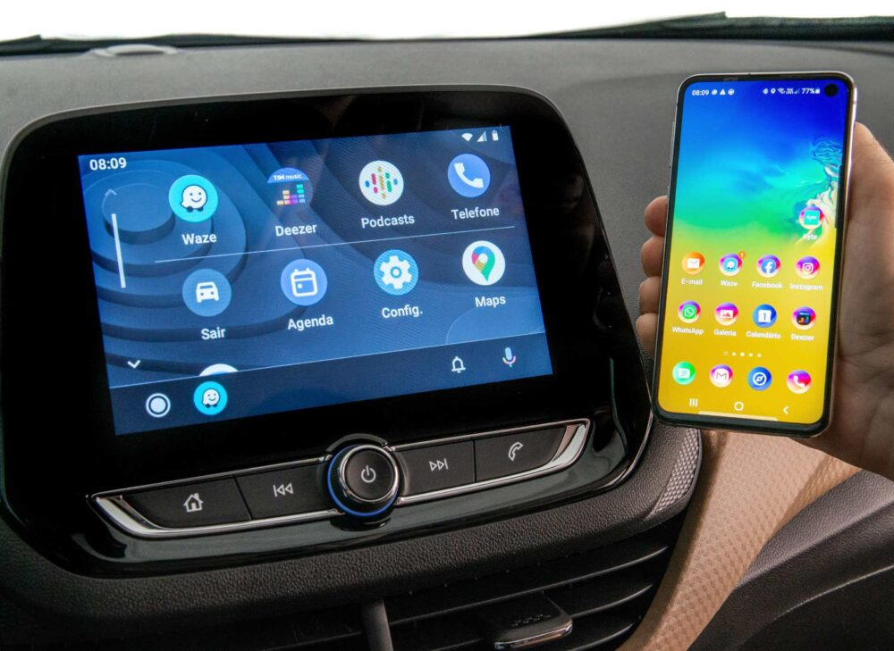 Como espelhar o celular na central multimídia do carro? | Blog da Zapay