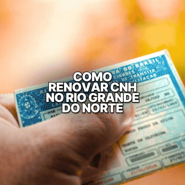 Pessoa segurando CNH antiga com fundo desfocado, com a frase “como renovar CNH no Rio Grande do Norte”.