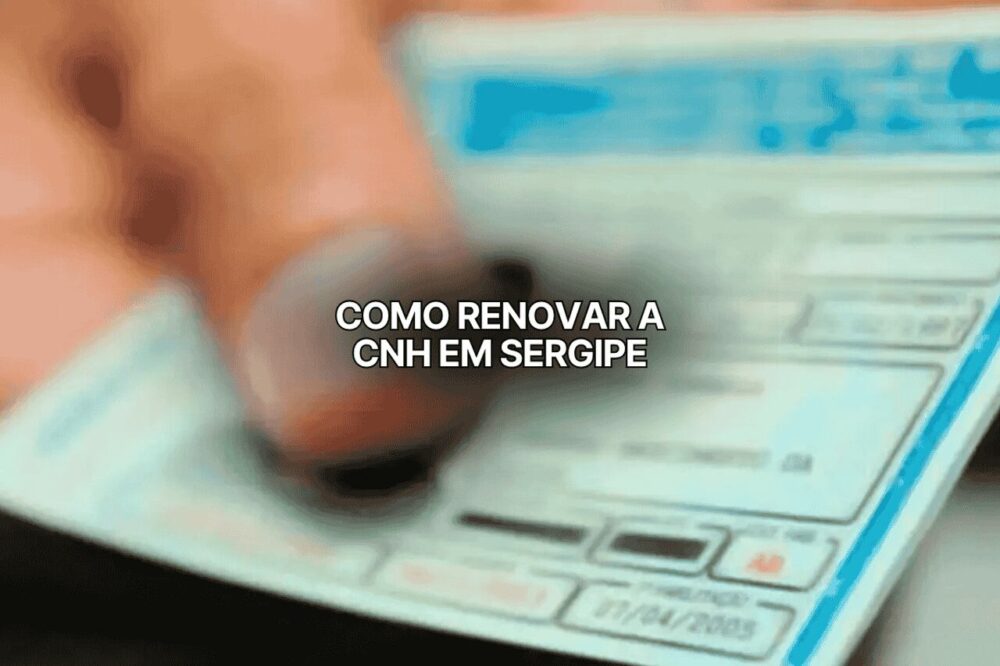 Pessoa segurando a CNH com foco no documento e texto sobre como renovar CNH em Sergipe.