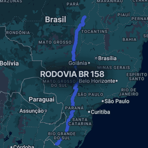 Mapa do Brasil central e sul destacando a br 158 em azul, que corta estados como Tocantins, Goiás, Mato Grosso do Sul e Rio Grande do Sul, evidenciando seu longo trajeto essencial para transporte agroindustrial.