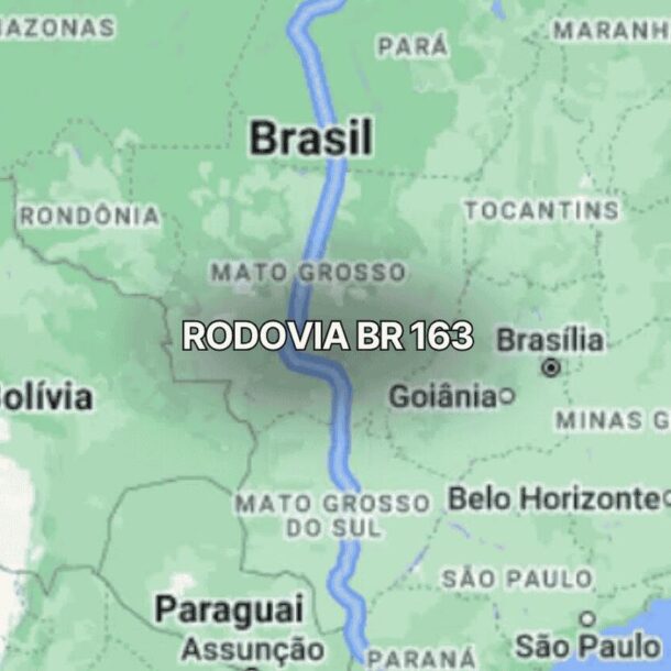 Mapa do Brasil destacando o percurso da Rodovia BR 163 em linha azul, atravessando os estados do Mato Grosso e Mato Grosso do Sul, conectando regiões centrais com o sul do país.