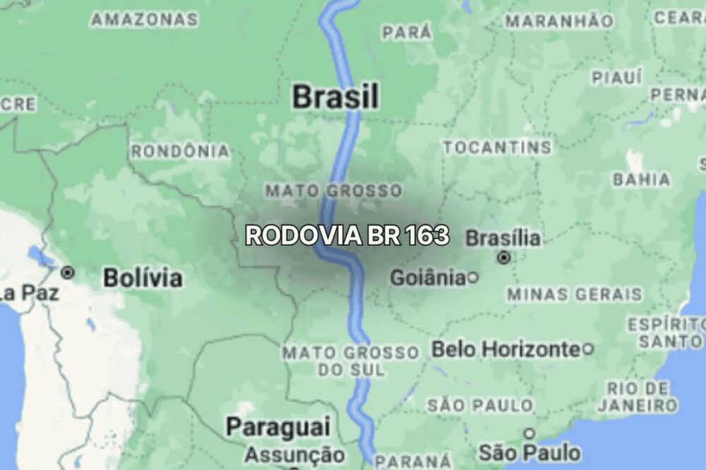Mapa do Brasil destacando o percurso da Rodovia BR 163 em linha azul, atravessando os estados do Mato Grosso e Mato Grosso do Sul, conectando regiões centrais com o sul do país.