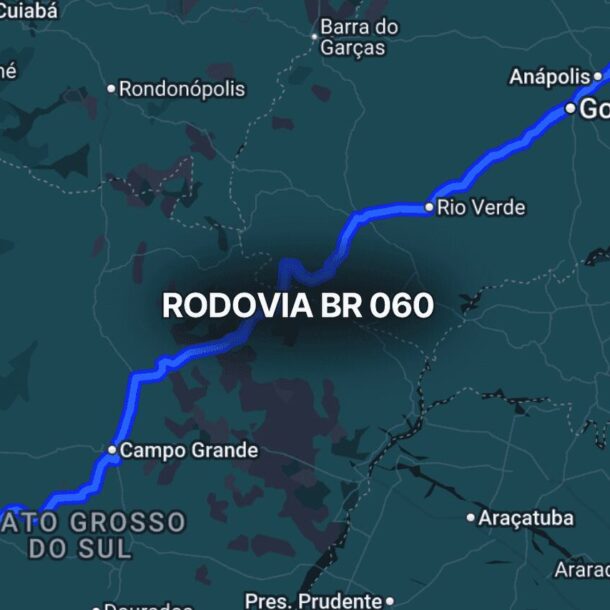 Mapa noturno destacando o trajeto principal da BR 060 no Brasil, com linhas azuis indicando a rodovia que conecta Brasília a Goiânia e outras regiões, incluindo interseções importantes com vias federais e estaduais.