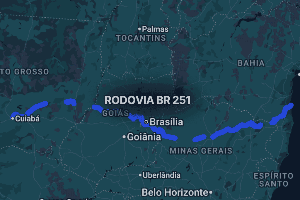 Mapa noturno exibindo o trajeto da BR 251 no Brasil, com linhas azuis destacando conexões rodoviárias importantes, interseções com outras vias federais e passagem por regiões estratégicas de transporte de carga e passageiros.