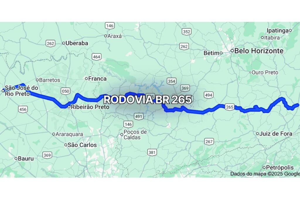 Mapa claro mostrando o trajeto da BR 265 no Brasil, com linha azul destacando a rodovia que atravessa Minas Gerais e parte do estado de São Paulo, conectando cidades do interior e áreas rurais ao longo do percurso.