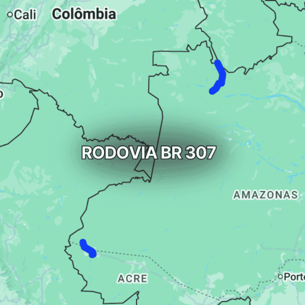 Mapa claro exibindo o trajeto da BR 307 no Amazonas, Brasil, com linha azul destacando a rodovia que conecta São Gabriel da Cachoeira a comunidades próximas, passando por áreas de floresta densa e trechos não pavimentados.