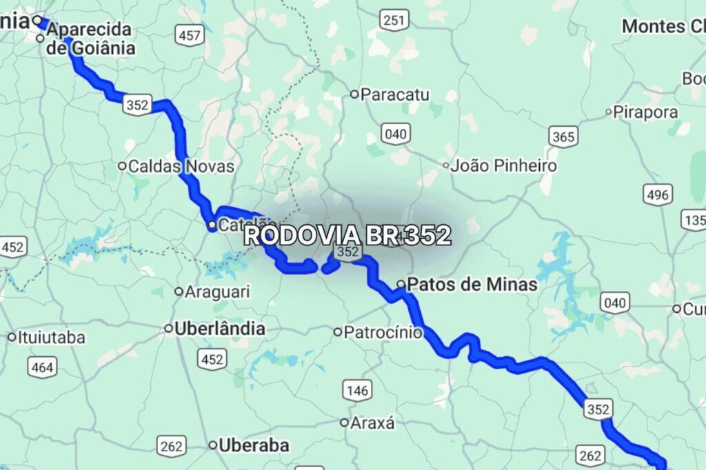 Mapa claro exibindo o trajeto da BR 352 no Brasil, com linha azul destacando a rodovia que atravessa Minas Gerais, conectando cidades do interior, áreas rurais e trechos que cruzam regiões agrícolas ao longo do percurso.