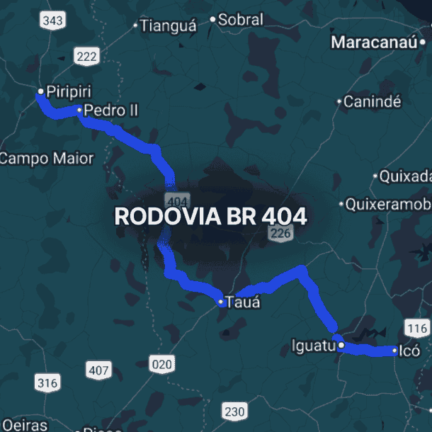 Mapa do nordeste brasileiro destacando a br 404 em azul, conectando Icó no Ceará a Piripiri no Piauí, passando por cidades como Iguatu, Tauá e Pedro II, evidenciando seu papel no transporte regional.