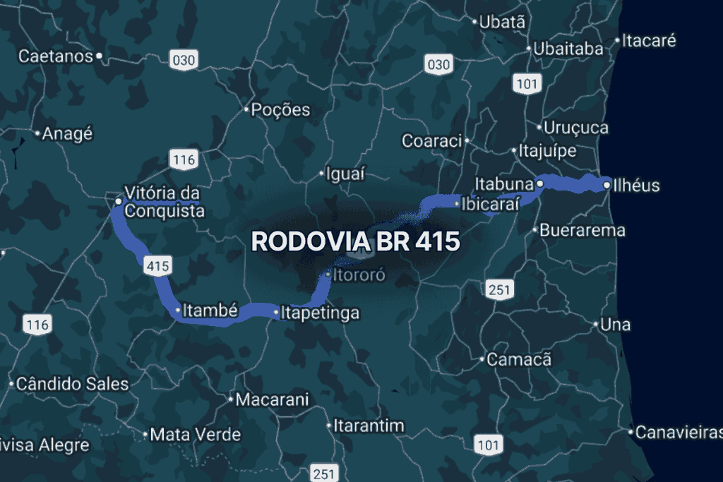 Mapa do sul da Bahia destacando a br 415 em azul, conectando Ilhéus no litoral a Vitória da Conquista no interior, passando por cidades como Itabuna, Ibicaraí e Itapetinga, importante rota estadual de transporte.