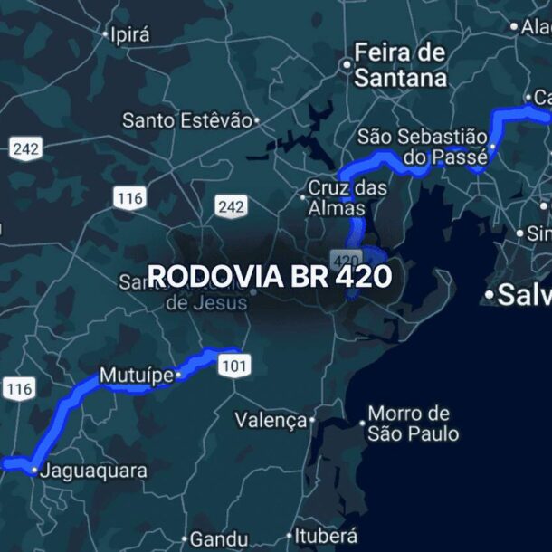 Mapa digital noturno mostrando o traçado da BR 420 na Bahia, Brasil, com linha azul destacando conexões entre cidades da região, rotas secundárias e entroncamentos com rodovias estaduais importantes.