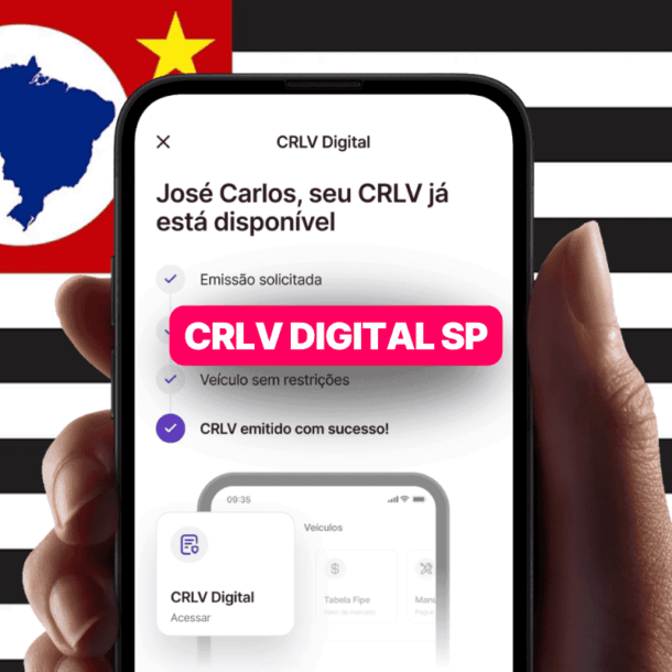 Pessoa segurando um smartphone com a tela exibindo a confirmação de emissão do CRLV Digital SP, em frente à bandeira do estado de São Paulo, com destaque para a mensagem “CRLV emitido com sucesso”.