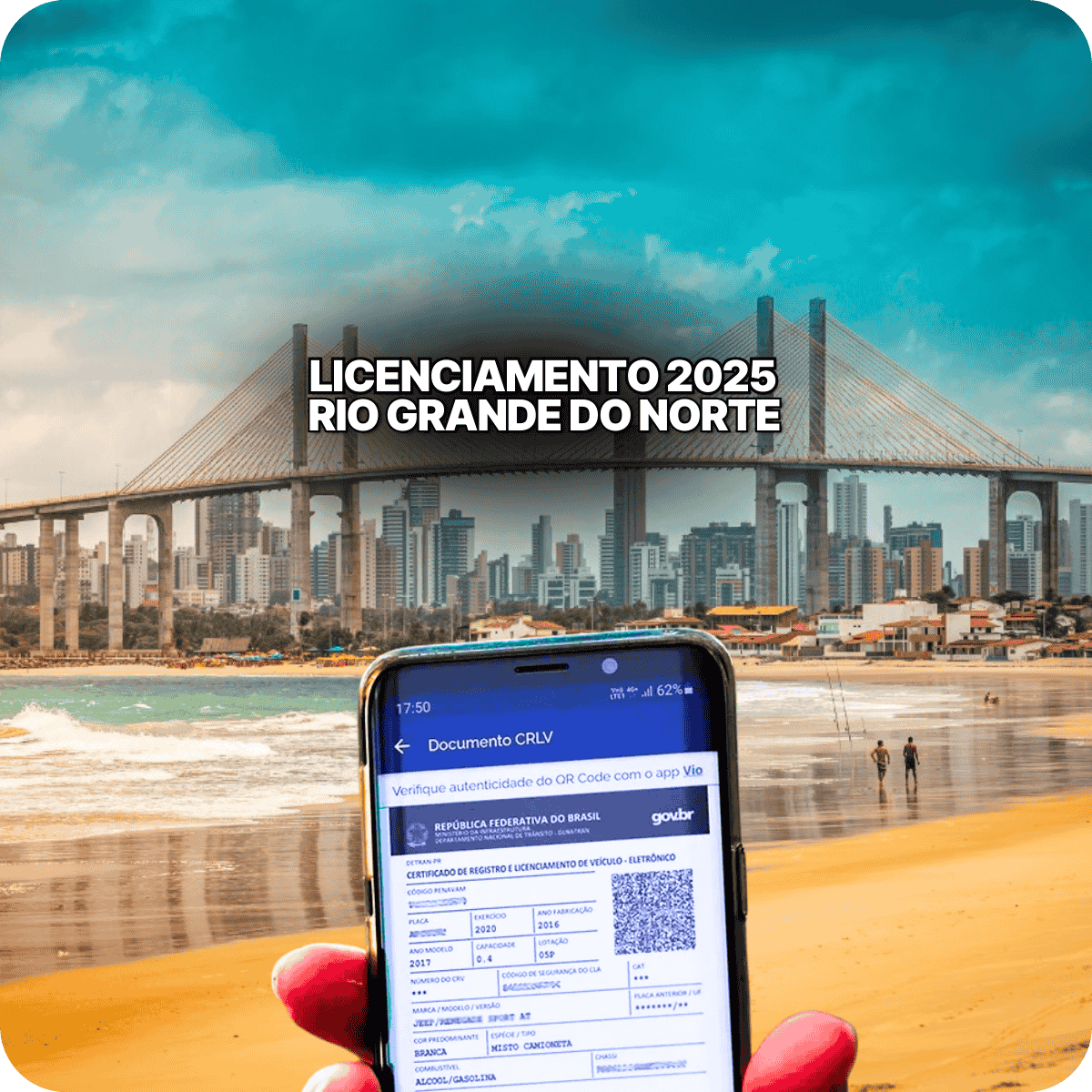 Pessoa segurando um celular com o app gov.br mostrando o documento CRLV digital 2025, em frente à praia urbana de Natal, Rio Grande do Norte, com a Ponte Newton Navarro e prédios ao fundo sob céu parcialmente nublado. Texto central: “Licenciamento 2025 Rio Grande do Norte”.