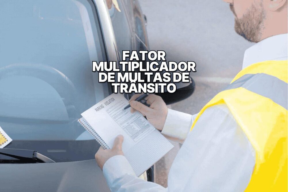 Agente de trânsito aplicando infração em carro estacionado, ilustrando o fator multiplicador de multas.