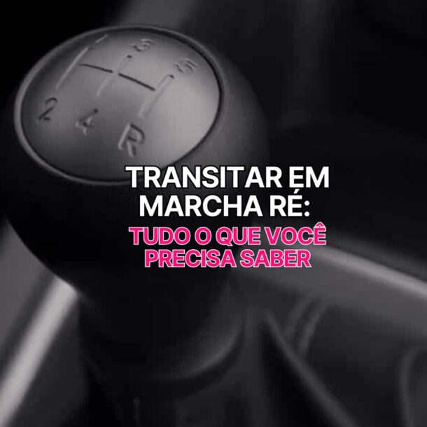 Imagem em preto e branco de uma marcha de câmbio com destaque para a letra "R", acompanhada do texto “transitar em marcha ré: tudo o que você precisa saber”.