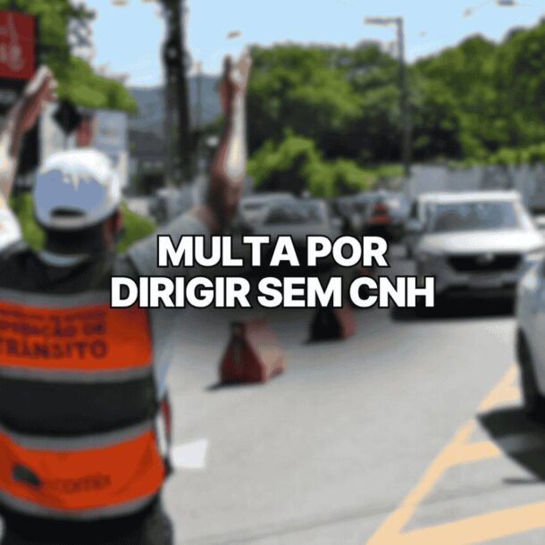 Agente de trânsito realizando blitz em avenida movimentada, com carros enfileirados e o texto central destacando multa por dirigir sem CNH.