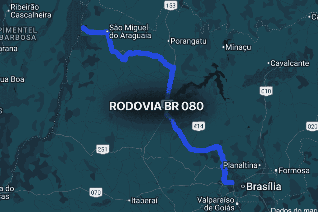 Mapa detalhado do centro-oeste brasileiro mostrando a br 080 em azul, conectando Brasília a São Miguel do Araguaia, passando por Planaltina e regiões de Goiás, destacando sua importância logística no transporte nacional.