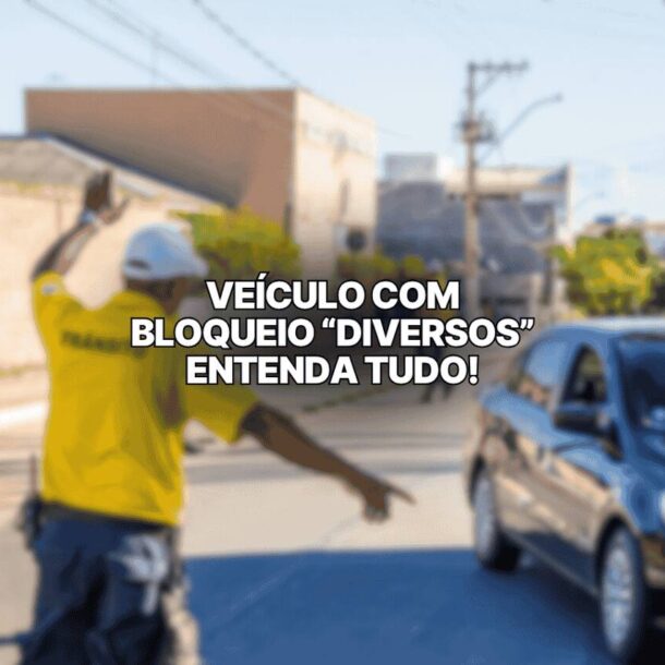 Imagem de uma fiscalização de trânsito com agentes mandando um veículo parar. Sobreposto na imagem, há o título: Veículo com Bloqueio Diversos, entenda tudo!